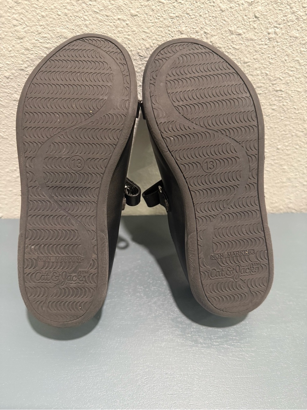Cat & Jack Girls Black Mary Jane Dress Shoes with Bow Accent - size 13 - Picture 5 of 11
